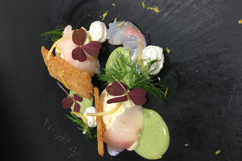 Houmous au pois chiche Bio du GERS et citron Meyer confit, émulsion d'herbe, esturgeon fumé - Salon Régal 2023
