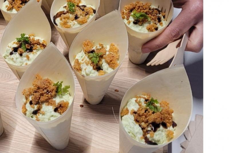Texture de fromage de brebis et chèvre, crumble noisette et balsamique vieilli en fût de cerisier
