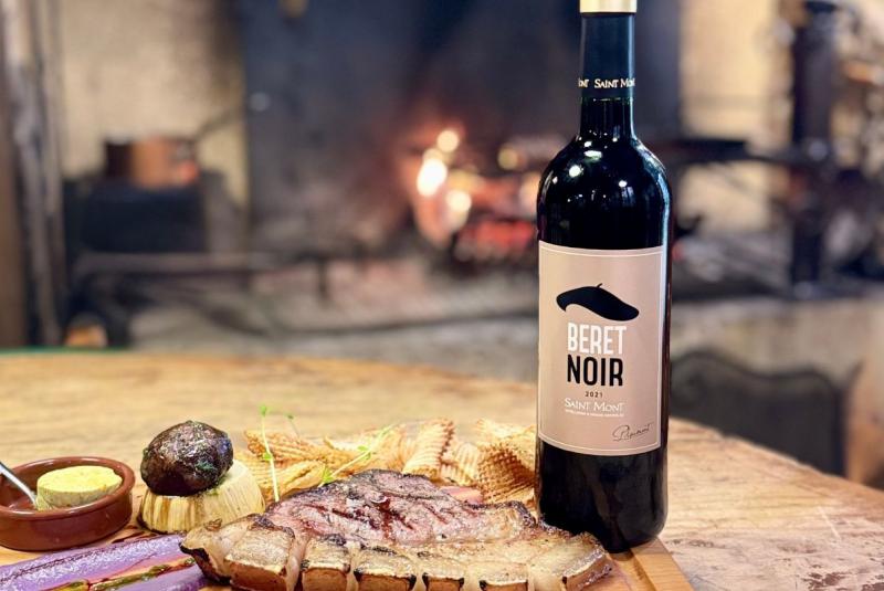 Côte de porc noir Gascon grillée au feu de bois - beurre ail des ours et piment d'Espelette