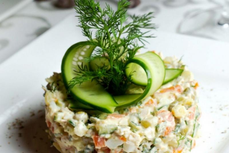 tartare de courgettes, yaourt de chèvre et basilic 