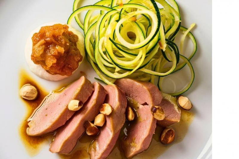 Tataki de veau aux noisettes et vin AOP SAINT MONT Rouge