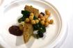 Panisse aux pruneaux, pois chiches en pickles et variation de prunes