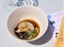 Mousse de champignons, bouillon des sous-bois, pleurotes en pickles et herbes sauvages